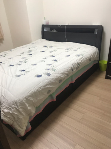 （取引相手が決まった）ベッドフレーム ワイドダブル ダークブラウン  ライト付き