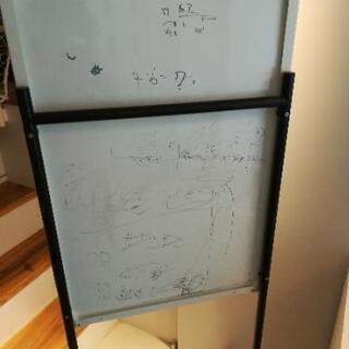 ホワイトボード　キャスター付の画像