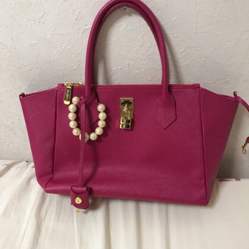 USED 鑑定済み■美品■ Samantha Thavasa サマンサタバサ  ロゴ レザー チャーム付き 2WAY ハンドバッグ