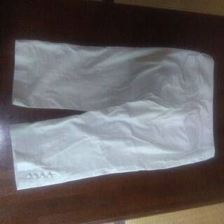 クロップドパンツの画像