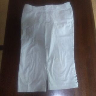 クロップドパンツの画像