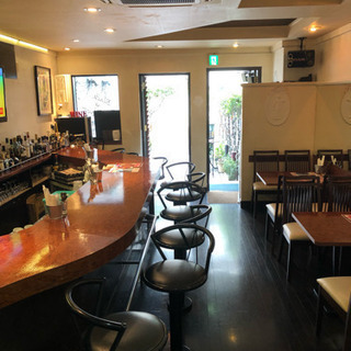 バー スタッフ