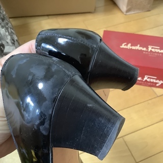 フェラガモ パンプスの画像