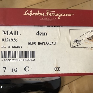 フェラガモ パンプスの画像