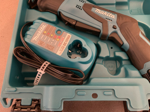 《新品》マキタ(Makita) 充電式レシプロソー 10.8V 1.3Ah 本体付属バッテリー1個搭載モデル JR101DW