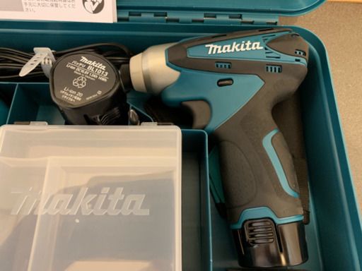 《新品》マキタ(Makita) 充電式インパクトドライバ 10.8V 1.3Ah 青 バッテリー2個付き TD090DWX