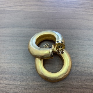 ゴールドピアスの画像