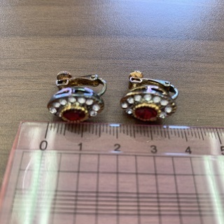 イヤリング（ゴールド＆レッド）の画像