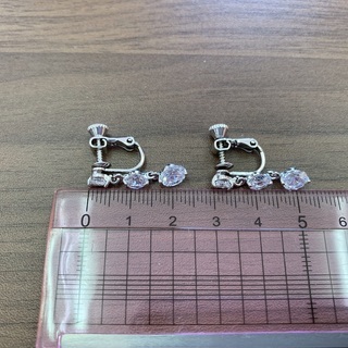 シルバーイヤリングの画像