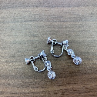 シルバーイヤリングの画像