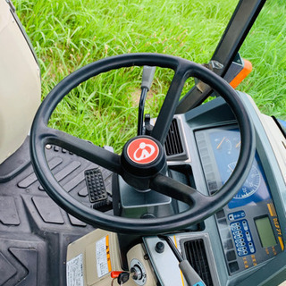 イセキＴＪＡＰＡＮ75エアコンキャビン付き 75馬力 806時間中古 トラクターです。の画像