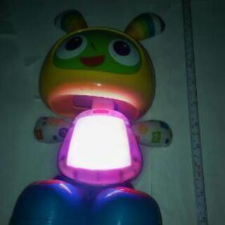 踊るロボット  ビーボ君2体の画像