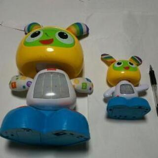 踊るロボット  ビーボ君2体