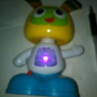 踊るロボット  ビーボ君2体の画像