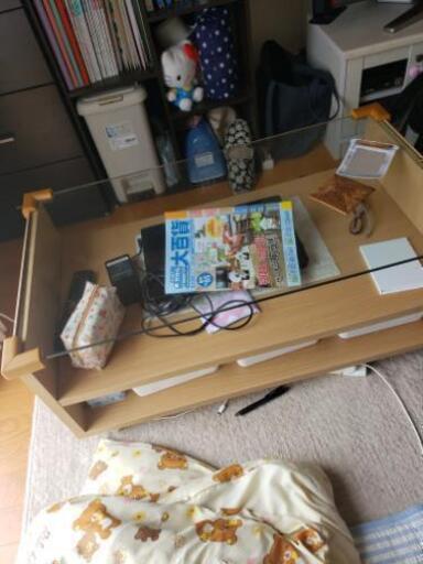ガラスローテーブル