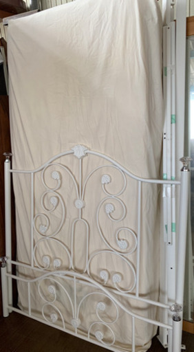 シングルベッド