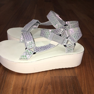 teva サンダル