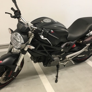 Ducati Monster 696の画像