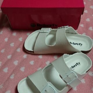 新品🎵RebertyサンダルLサイズ レディースの画像