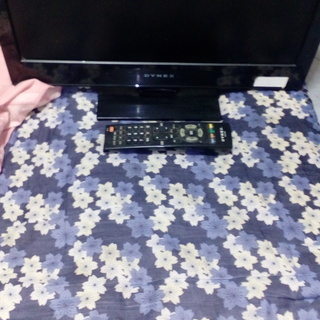 2011年製　19型液晶テレビ