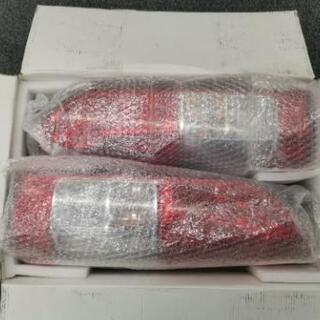 新品未使用5型レジアスエース ハイエース 新車外しテールランプ