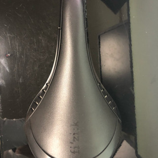 fizik クーヴァブル カーボンレールサドル ブラック
