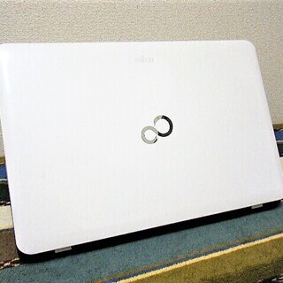 💗綺麗/15.6型/高性能🆙Core i5/光速☆彡大容量！新品✨SSD480GB/快適♬メモリ4GB/HDMI📺/MS Offce2016📒✎/すぐ使えるWindows10♪リカバリーメディア付📀/すぐ繋がるWi-Hi📶/DVDコピー可💿/WEBカメラ📹/内臓マイク🎤/10キー付きKB/Bluetooth♬/SDカードスロット♪/点検整備清掃済み😊/2014年11月製造(^^)v/FUJITSU LIFEBOOK AH30/L アーバンホワイト の画像