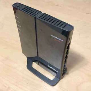 Wi-Fiルータと無線LANアダプタの画像