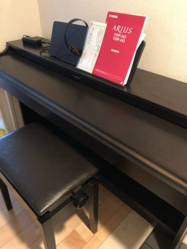 ヤマハ YDP-162  電子ピアノ イス、イヤホンつけます