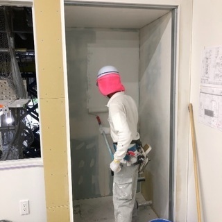 塗装工事 月給27万円 主に新築ビルなどの内装の仕事になります。の画像