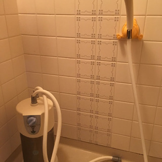 お風呂用浄水器とシャワーノズル