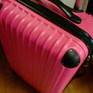 小旅行などにキャリーバックピンク中古