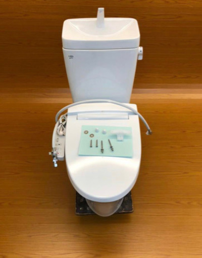 ◎美品◎住宅展示場 展示品 未使用☆LIXIL　タンク型トイレCW-H42 電気温水器 INAX リクシル 温水トイレ（477）AKARI