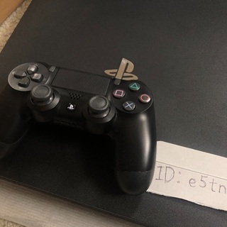 PS4 pro CUH-7000Bの画像