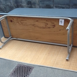 【3000円です④】レトロ感いっぱいの診察台、施術台、マッサージベッド　使い方はご自由に　配達もしますの画像