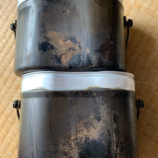 アウトドアに。飯盒2個とBBQ用串7本の画像