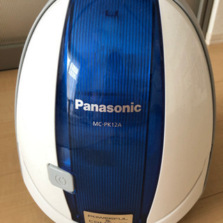 Panasonicの紙パック式掃除機の画像