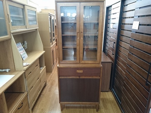 カリモク60+　ガラストップキャビネット　【トレファク　川越店】