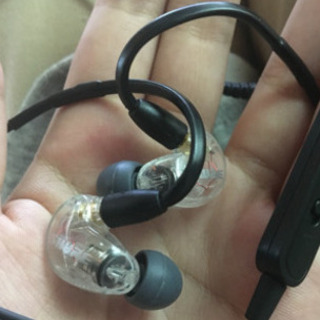 定価12000円； SHURE SE215 イヤホン 