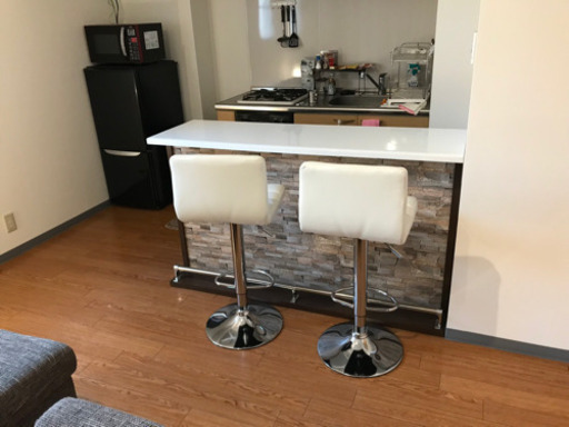 カウンターとイス