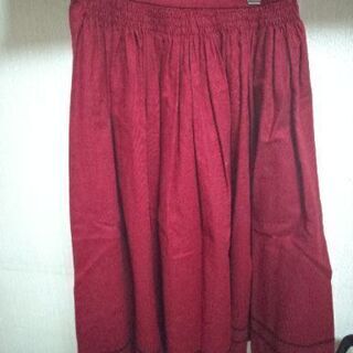 真っ赤なフレアースカート(下に黒のライン入り)　W 60（値下げ）