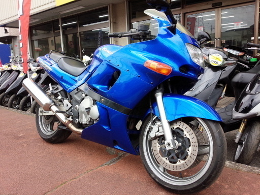 NO.2780 ＺＺＲ４００　Ｎ型　水冷４サイクル１６バルブ４気筒エンジン　メタリックブルー　☆彡