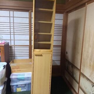 戸棚　33(横)×30(奥行)×180(高さ）cm