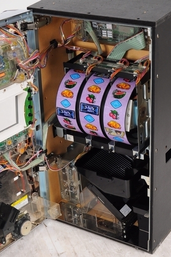 【取引中】Q-GE005 パチスロ 実機 サミー コードギアス 反逆のルルーシュ 不要機 カウンター付き