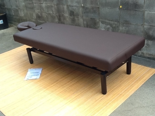 【おすすめ品・1台限り】良品！手動昇降マッサージベッド、エステベッド　185×75×高さ52～92㎝　セブンビューティの製品　配達もします