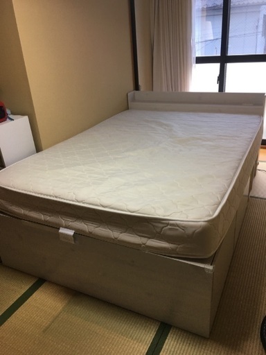 【受け渡し者確定】宮付きダブルベッド （自宅に取りに来ていただける方限定）