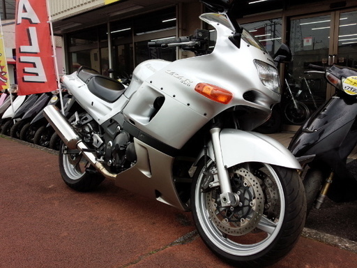 NO.2781 ＺＺＲ４００　Ｎ型　水冷４サイクル１６バルブ４気筒　ＥＴＣ付き　車検残あり　シルバー　☆彡