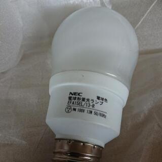 NEC 電球形蛍光ランプ ３個の画像