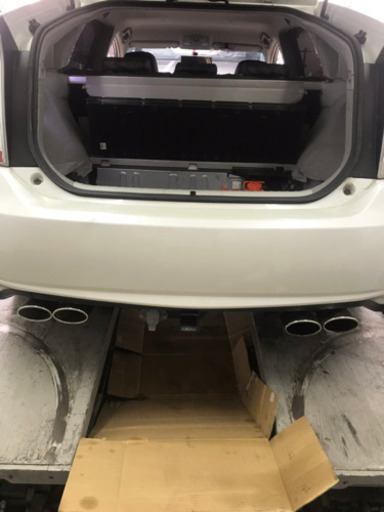 プリウス30用。4本出しマフラー