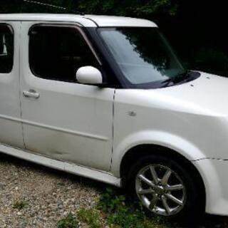 日産　キューブ　白　中古車の画像